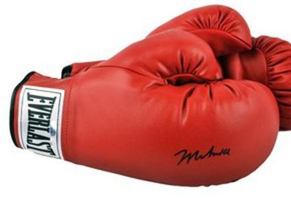 قفازات لمحمد علي كلاي تباع بأكثر من 800 ألف دولار 